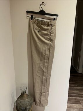 Amazon Essentials Men's Straight trousers in Khaki